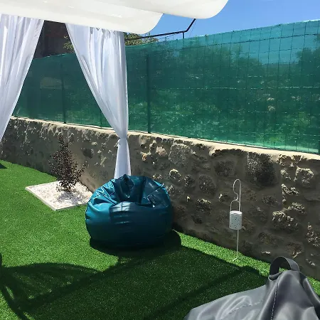 Amelia's House Hostel *